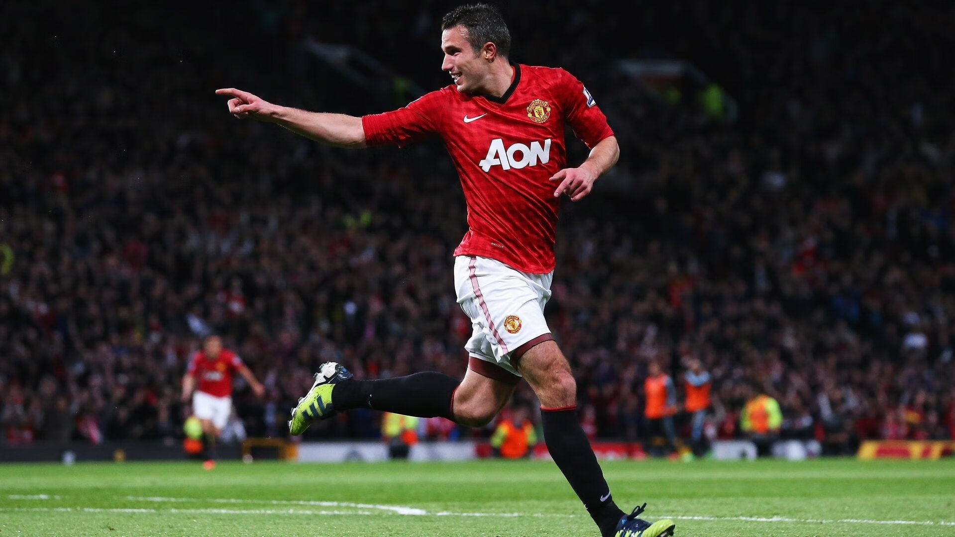 德甲攻防决战：每一次争夺都令人屏息，德甲防守